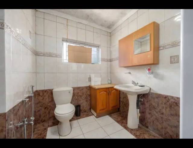 5 BEDROOM HOUSE FOR SALE IN ISIPINGO HILLS